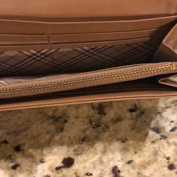 Authentic Burberry Wallet - Picture 5 of 7